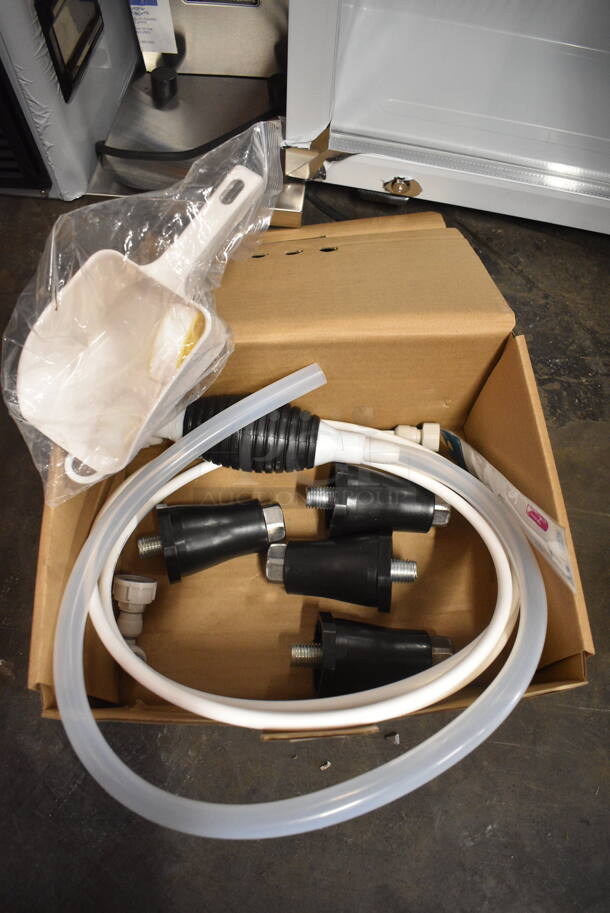 BRAND NEW SCRATCH AND DENT! 2024 Avantco 194UCB77A Stainless Steel Commercial Undercounter Bullet Ice Machine - 96 lb. 115 Volts, 1 Phase.  - Image 6 of 7