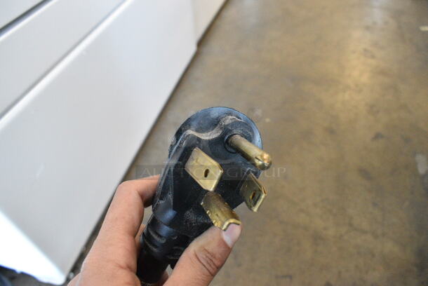 BRAND NEW SCRATCH AND DENT! Alliance LTEE5ASP155TW01 Metal Commercial Front Load Dryer. 120-208/240 Volts, 1 Phase.  - Image 5 of 5