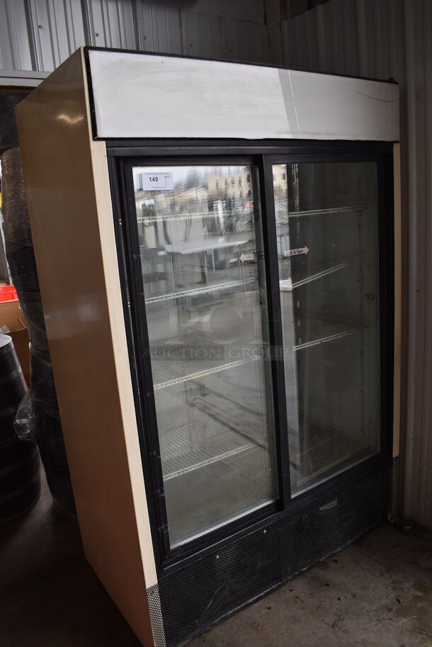 True GDM-45HL Metal Commercial 2 Door Reach In Cooler Merchandiser w/ Poly Coated Racks. 115 Volts, 1 Phase. 51.5x29x78.5. Tested and Working! - Image 2 of 6