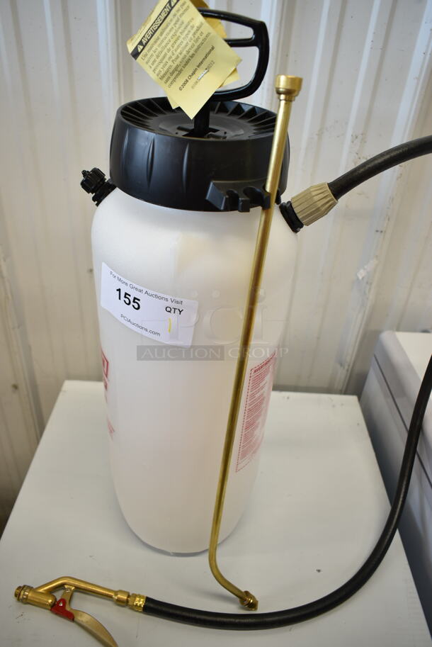 BRAND NEW SCRATCH AND DENT! Chapin 22049XP Xtreme 3 Gallon Open Head Poly Concrete Sprayer - Image 5 of 6