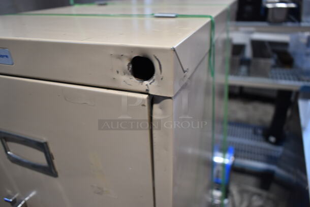 Commodore Metal 4 Drawer Filing Cabinet.  - Image 7 of 7