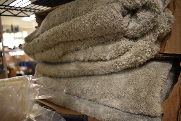 ALL ONE MONEY! Tier Lot of Various Items Including Towels, Handset Cord, Organizing Ties, Squeegees With Rubber Blade, and Estate Wine Toe - Image 3 of 6