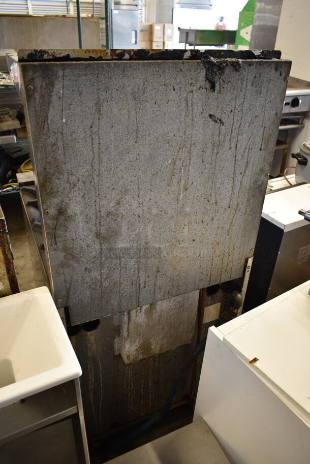 Garland SunFire X24-4L Stainless Steel Commercial Natural Gas Powered 4 Burner Range w/ Oven, Over Shelf and Back Splash. - Image 8 of 9