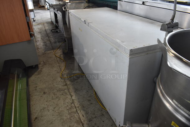 Electrolux FFFC22M6QWA Electric Powered Chest Freezer in White. 115V. Tested And Working - Image 3 of 5