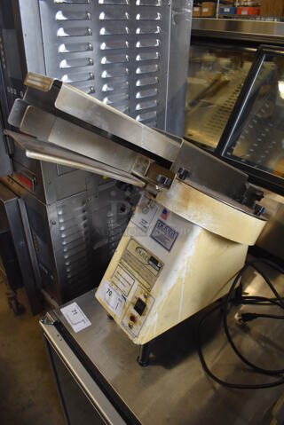 Oliver 702-N Metal Commercial Countertop Bagel Slicer. 115 Volts, 1 Phase. 14x30x27. Tested and Working!