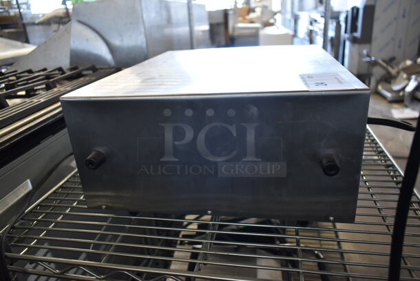 Avantco 177CPO12 Stainless Steel Commercial Countertop Snack / Pizza Oven. 120 Volts, 1 Phase. Tested and Working! - Image 3 of 11