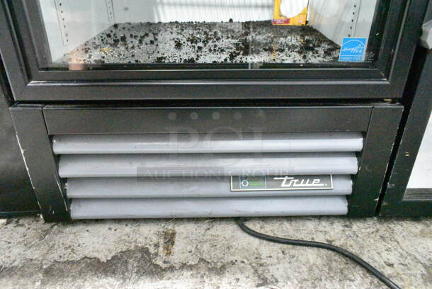 2018 True GDM-12-HC Metal Commercial Single Door Reach In Cooler Merchandiser w/ Poly Coated Racks. 115 Volts, 1 Phase. Tested and Powers On But Does Not Get Cold - Image 2 of 5
