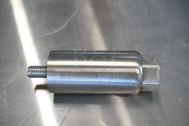 BRAND NEW SCRATCH AND DENT! Avantco 177EG30N Stainless Steel Commercial Countertop Electric Powered Flat Top Griddle. 208/240 Volts, 1 Phase. - Image 6 of 7