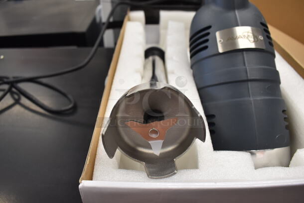 BRAND NEW SCRATCH AND DENT! AvaMix 928IBHD16 Stainless Steel Commercial 16" Shaft Immersion Blender. 120 Volts, 1 Phase. Tested and Working! - Image 3 of 7