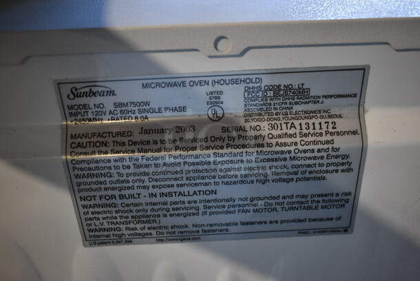 IN ORIGINAL BOX! Sunbeam SBM7500W Countertop Microwave Oven. 120 Volts, 1 Phase.  - Image 8 of 8