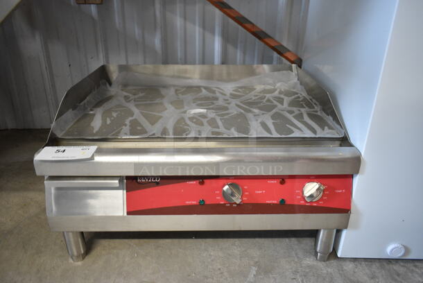 BRAND NEW SCRATCH AND DENT! Avantco 177EG24N Stainless Steel Commercial Countertop Electric Powered Flat Top Griddle. 208/240 Volts, 1 Phase.  - Image 2 of 5
