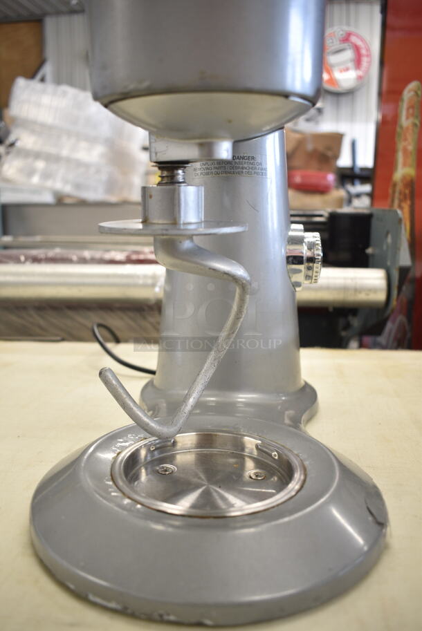 Cuisinart SM-50 Metal Countertop 5 Quart Planetary Dough Mixer w/ Dough Hook Attachment. 120 Volts, 1 Phase. Tested and Working! - Image 2 of 6