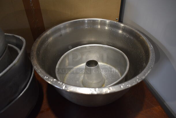 7 Various Metal Items; Bowl, Bundt Cake Pan and 5 Various Round Baking Pans. Includes 12.5x12.5x6.5. 7 Times Your Bid! - Image 3 of 3