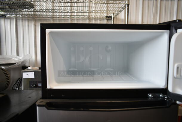 Galanz GLR31TS1E02 Mini Cooler Freezer. 120 Volts, 1 Phase. Cannot Test - Unit Needs New Plug Head - Image 3 of 7