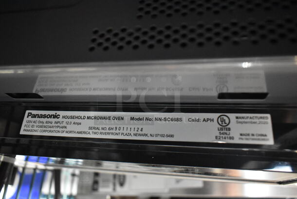 Panasonic NN-SC668S Metal Countertop Microwave Oven w/ Plate. 120 Volts, 1 Phase.  - Image 5 of 5