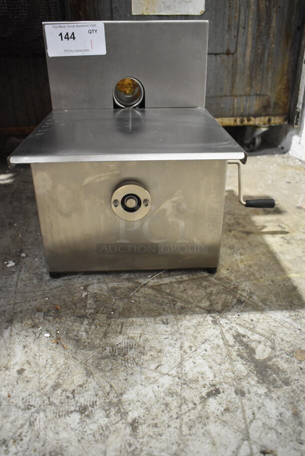 BRAND NEW SCRATCH AND DENT! Backyard Pro 554BMSTM Stainless Steel Commercial Countertop 18 1/2" x 11 3/8" x 13 3/8" Manual Sausage Tying Machine. - Image 5 of 9