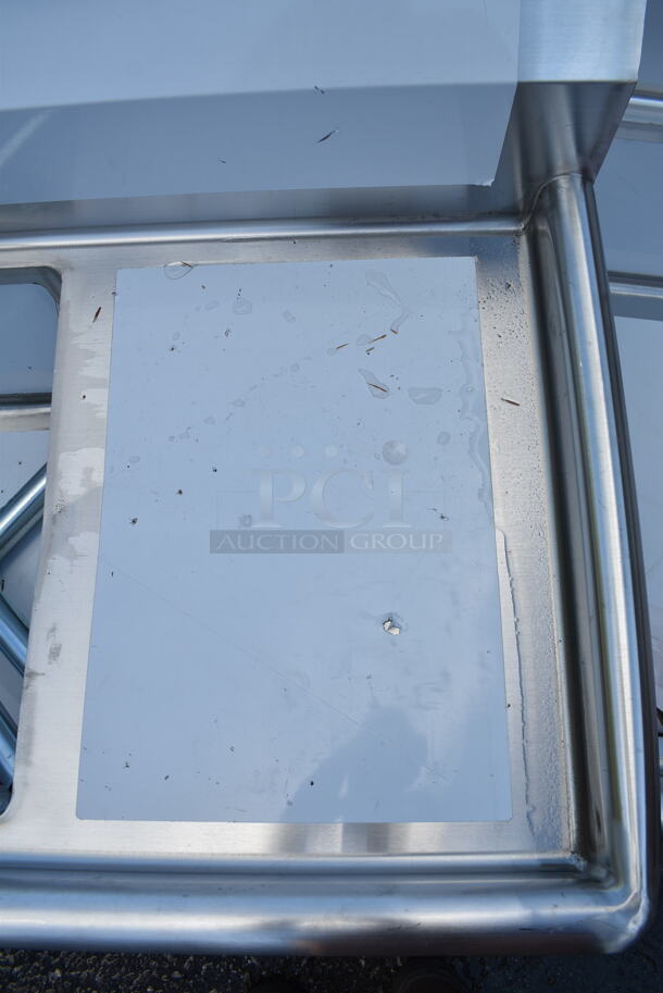 BRAND NEW SCRATCH AND DENT! Steelton 522CS11818R 38 3/4" 18-Gauge Stainless Steel One Compartment Commercial Sink with Right Drainboard - 18" x 18" x 12" Bowl. Missing 1 Leg.  - Image 4 of 7