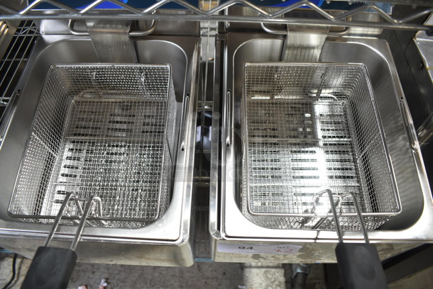 2 BRAND NEW SCRATCH AND DENT! 2023 Hoocoo FRY-10L Stainless Steel Commercial Countertop Electric Powered Fryer w/ Lid and Fry Basket. 120 Volts, 1 Phase. 2 Times Your Bid! - Image 4 of 7