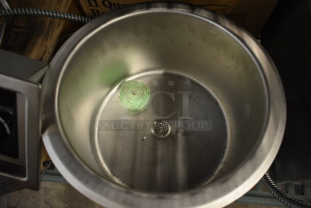 BRAND NEW SCRATCH AND DENT! Avantco 177TPSW11 Stainless Steel Commercial Electric Powered Round Drop In Warmer. 120 Volts, 1 Phase. Cannot Test Due To Plug Style - Image 4 of 7