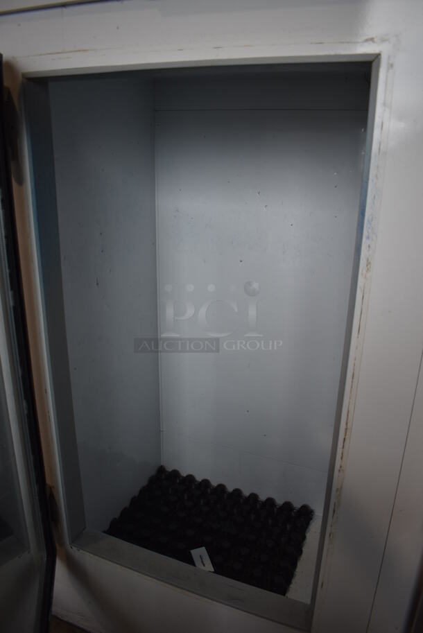 Leer 802L50MG Metal Commercial 2 Door Bagged Ice Freezer Merchandiser. 115 Volts, 1 Phase. 74x33x77. Tested and Working! - Image 2 of 8