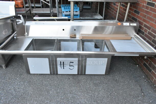 BRAND NEW SCRATCH AND DENT! Regency 600DDTS384RT 16-Gauge 7' Soiled / Dirty Dish Table with 3-Compartment Sink - 16" x 20" x 14" Bowls - Right Drainboard. No Legs.  - Image 2 of 10