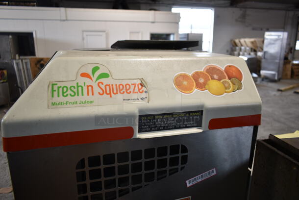 Fresh N Squeeze POS-1 Stainless Steel Commercial Floor Style Automatic Citrus Juicer on Commercial Casters. 120 Volts, 1 Phase. Tested and Working! - Image 6 of 8