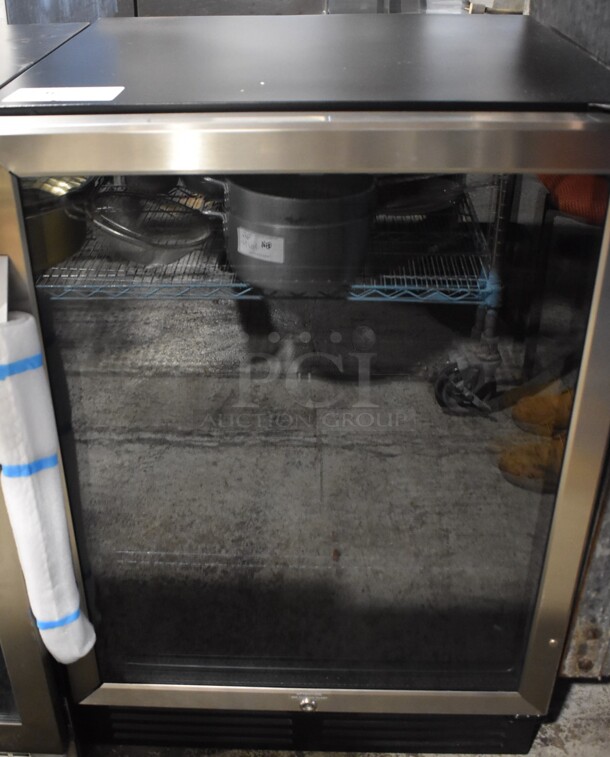 BRAND NEW SCRATCH AND DENT! Avanti BCA516SS Stainless Steel Mini Cooler Merchandiser. 115 Volts, 1 Phase. 23.5x24x34. Tested and Working! - Image 2 of 5