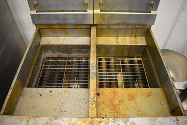 2012 Pitco Frialator Model SSH55 Solstice Supreme Stainless Steel Commercial Natural Gas Powered 2 Bay Deep Fat Fryer w/ Filtration System on Commercial Casters. 80,000 BTU. 31.5x34.5x48 - Image 4 of 8