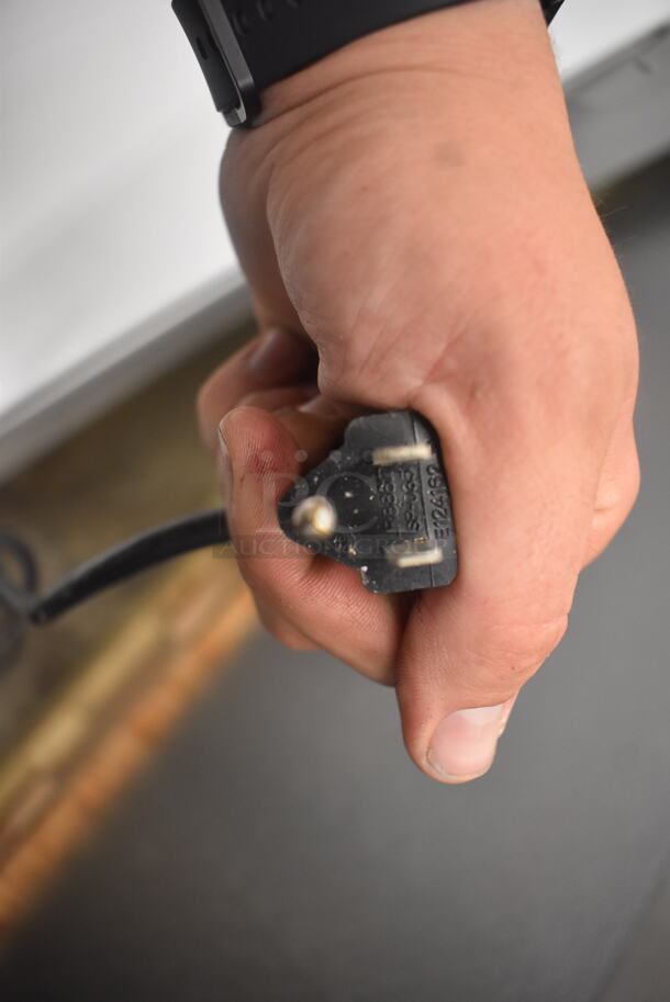 GE FCM7SUCWW White Chest Freezer 115 Volts 1 Phase. Tested and Working! - Image 6 of 6