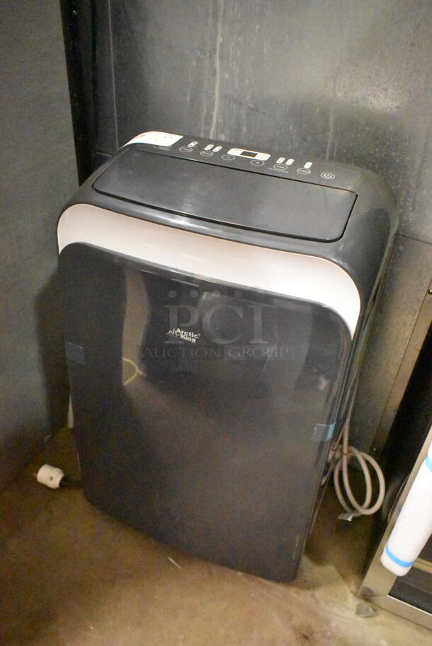 BRAND NEW SCRATCH AND DENT! Arctic King KAP12R1CGR 12,000 BTU Portable Air Conditioner w/ Accessories. 115 Volts, 1 Phase. Tested and Working! - Image 5 of 7