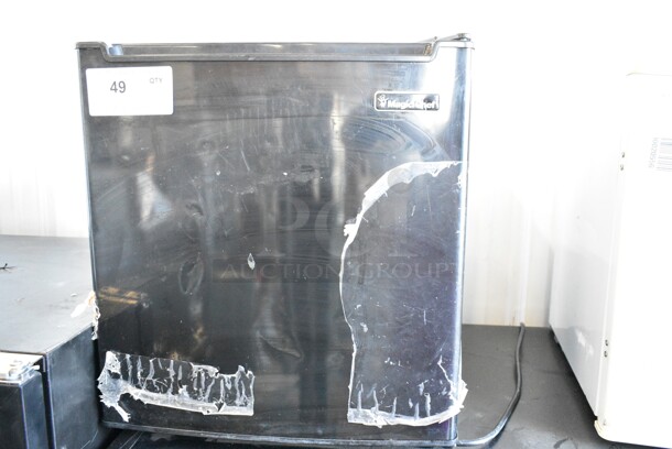 Magic Chef HMAR170BE Metal Mini Cooler. 115 Volts, 1 Phase. Tested and Working! - Image 1 of 5