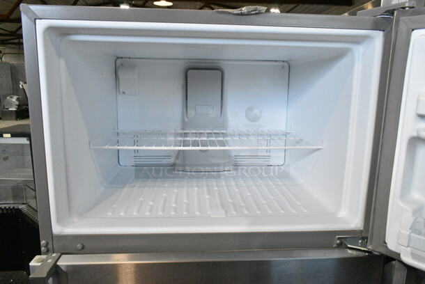 2024 Whirlpool WRT311FZDM05 Stainless Steel Cooler w/ Freezer.115 Volts, 1 Phase. Tested and Working! - Image 4 of 9