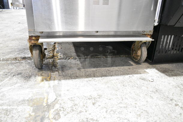Alto Shaam 1000-TH/I Stainless Steel Commercial Cook N Hold Oven on Commercial Casters. 208-240 Volts, 1 Phase.  - Image 4 of 6