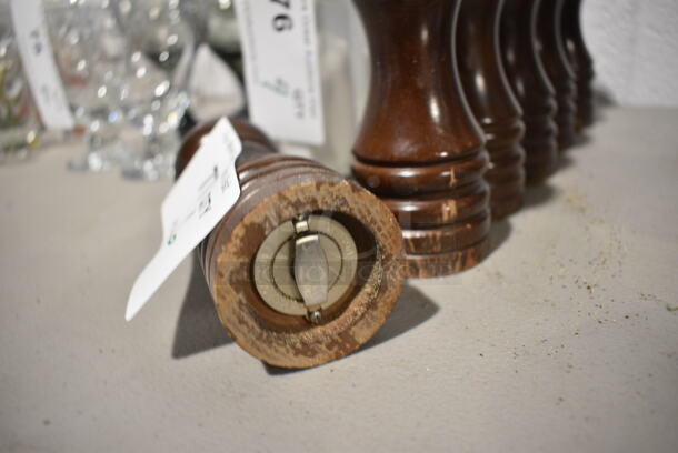 6 Wood Pattern Salt / Pepper Grinders. 2x2x7. 6 Times Your Bid! - Image 3 of 3