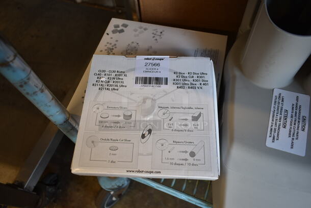 BRAND NEW SCRATCH AND DENT! Robot Coupe R 301 U Series D Stainless Steel Commercial Countertop Food Processor w/ Bowl, Lid, Continuous Feed Head, Grater Blade, Slicer Blade, S Blade and D Clean Kit. 120 Volts, 1 Phase. Tested and Working! - Image 8 of 12