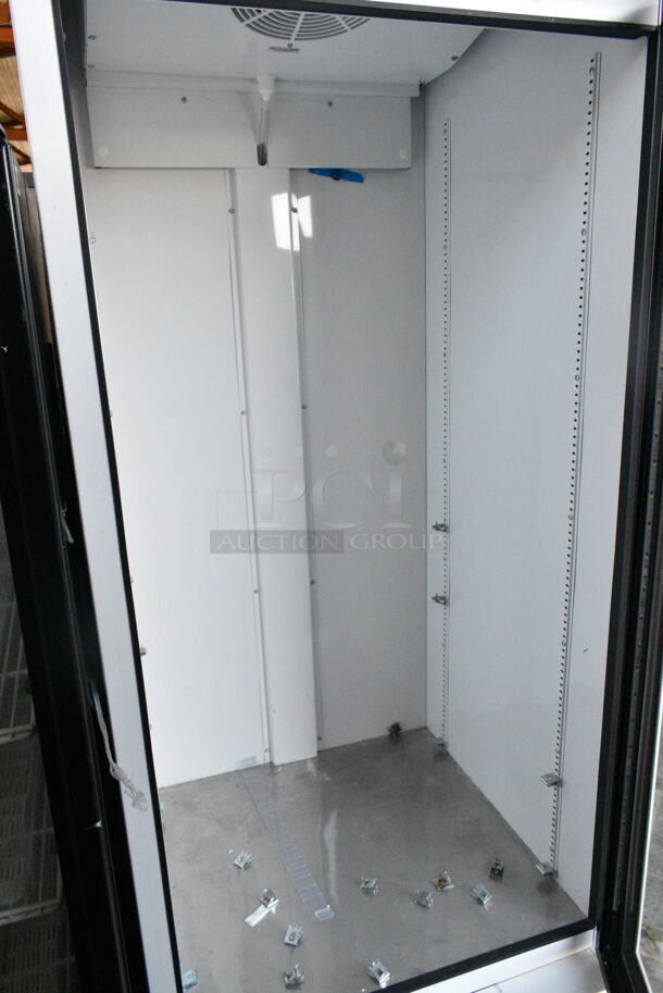 2020 True TSCI-600R-G-PH Metal Commercial Single Door Reach In Cooler Merchandiser. 115 Volts, 1 Phase. Tested and Working! - Image 3 of 4