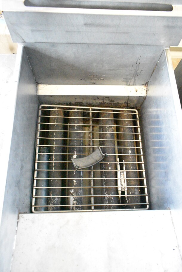 2016 Pitco Frialator 40D Stainless Steel Commercial Floor Style Propane Gas Powered. 115,000 BTU.  - Image 2 of 6