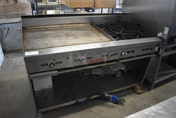	Blodgett Stainless Steel Commercial Natural Gas Powered Flat Top Griddle w/ 4 Burner Range, Gas Hose and Under Shelf on Commercial Casters. One Caster Needs To Be Reattached. 60x31x43