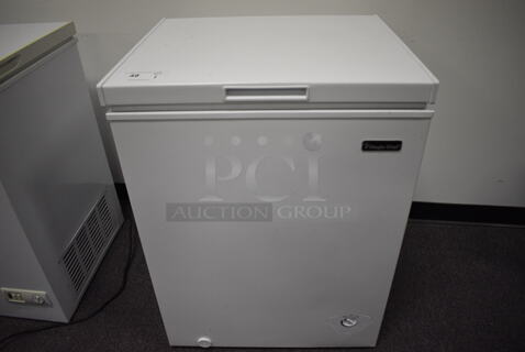 Magic Chef HMCF5W3 Free Standing Freezer. Tested and Working (Main Building)