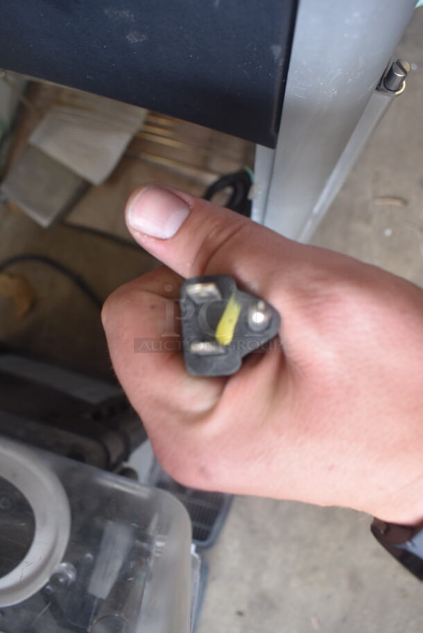 BRAND NEW SCRATCH AND DENT! Hatco Flav-R-Fresh Merchandising Warmer Countertop Unit. Missing Glass Panels. 115 Volt 1 Phase. Tested and Working! - Image 5 of 5