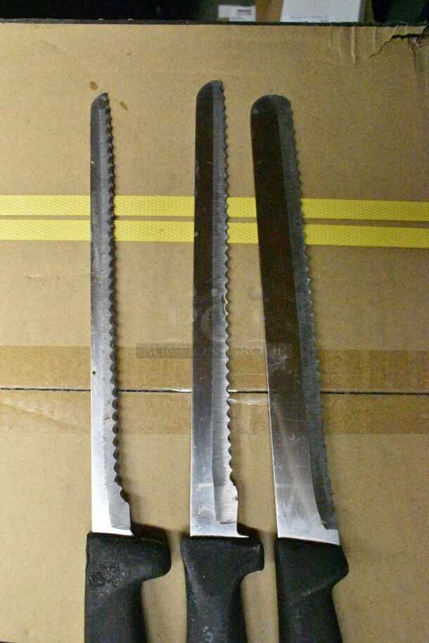 30 SHARPENED Stainless Steel Knives Including Serrated Bread Knives. 30 Times Your Bid!  - Image 5 of 5