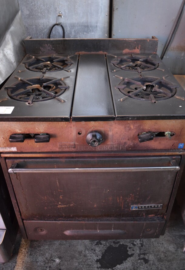 Garland Metal Commercial Propane Gas Powered 4 Burner Range w/ Oven and Gas Hose. 30x31x40.5