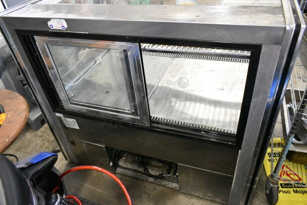 Leader CBK48 S/C Stainless Steel Commercial Floor Style Deli Display Case Merchandiser. 115 Volts, 1 Phase. Tested and Powers On But Does Not Get Cold - Image 4 of 7
