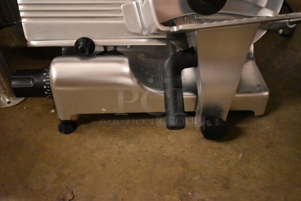 BRAND NEW SCRATCH AND DENT! Globe G10 Metal Commercial Countertop Meat Slicer w/ Blade Sharpener. 115 Volts, 1 Phase. Tested and Working! - Image 4 of 5