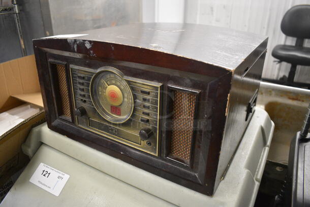 Crosley Model CR83 Stack-O-Matic Countertop Record Player. 17x16x9.5 - Image 3 of 9