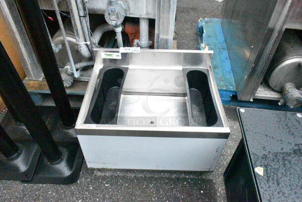 BRAND NEW SCRATCH AND DENT! Regency 600IB1824CP 18" x 24" Underbar Ice Bin with 7 Circuit Post-Mix Cold Plate and Bottle Holders - 51 lb. - Image 2 of 6