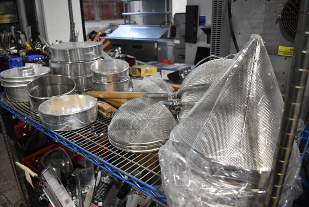 ALL ONE MONEY! Tier Lot of Various BRAND NEW Items Including Metal Baking Pans and Strainers - Image 5 of 5