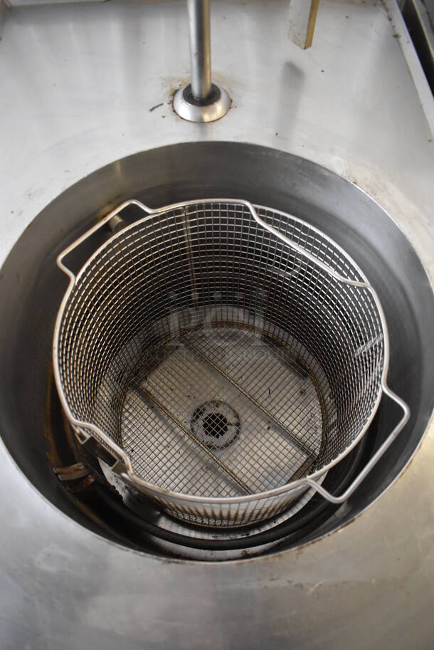 Giles Stainless Steel Commercial Electric Powered Floor Style Fryer w/ Metal Basket and Lid on Commercial Casters. 208 Volts, 3 Phase. 24x39x53 - Image 5 of 8