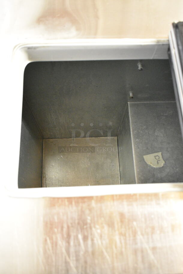 Master-Bilt DC-2SSE Stainless Steel Commercial Chest Freezer. 115/208-230 Volts, 1 Phase.  - Image 3 of 6