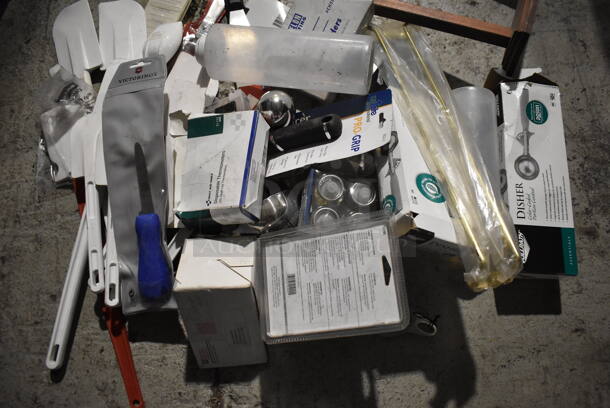 ALL ONE MONEY! Crate of Various BRAND NEW Items Including Dishers and Poly Spatulas - Image 3 of 6